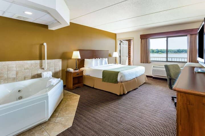 Room 13 of 28